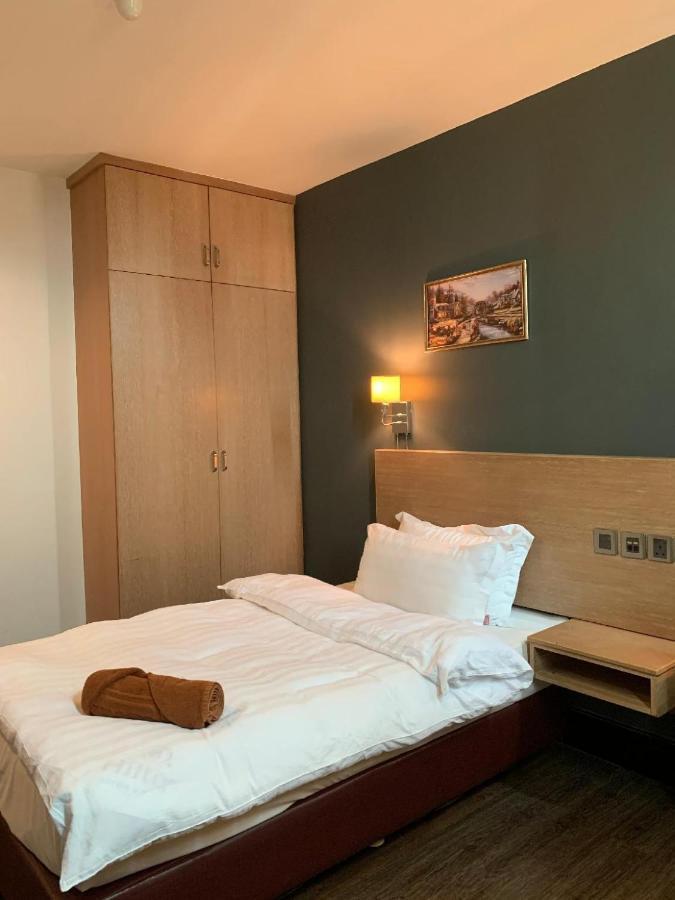 מירי The Room Hotel מראה חיצוני תמונה