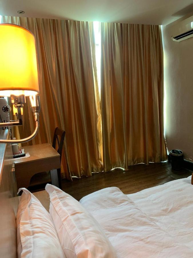 מירי The Room Hotel מראה חיצוני תמונה
