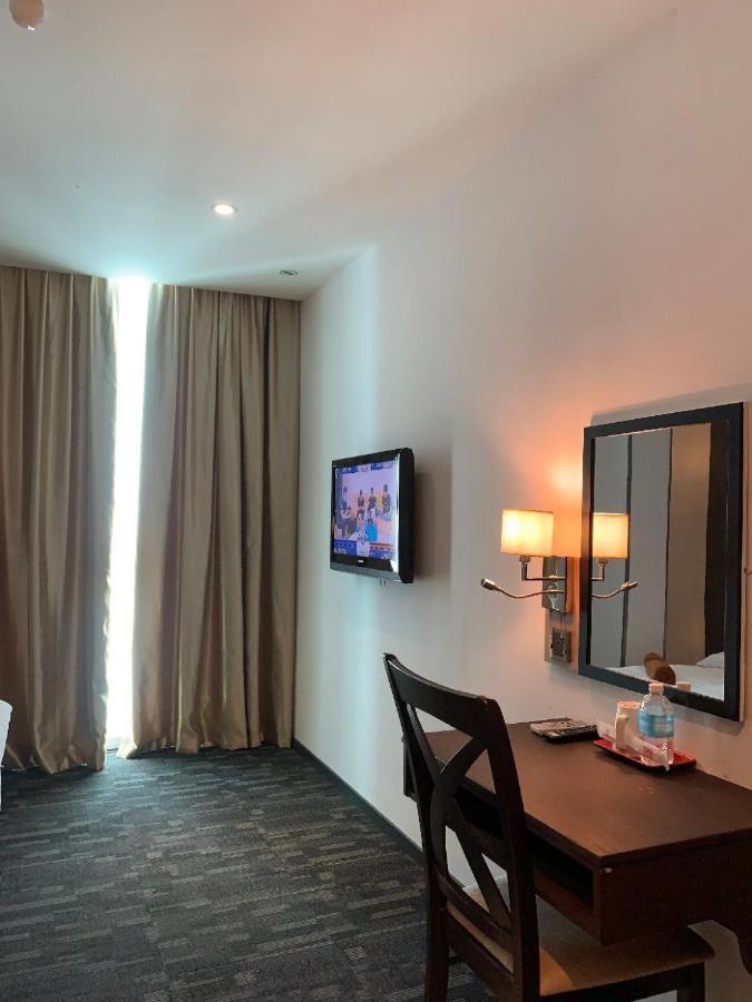 מירי The Room Hotel מראה חיצוני תמונה