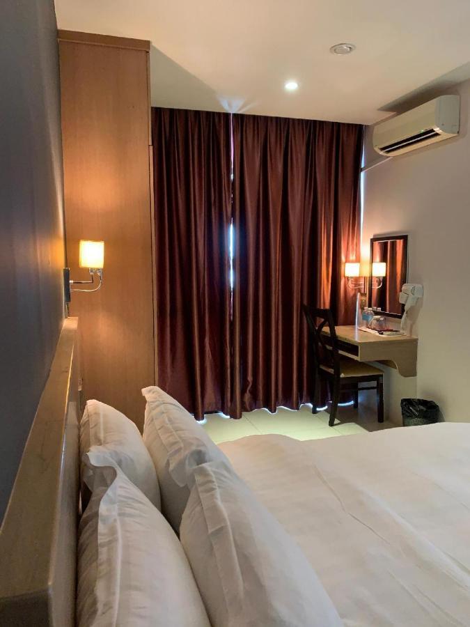 מירי The Room Hotel מראה חיצוני תמונה