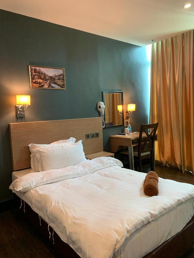 מירי The Room Hotel מראה חיצוני תמונה