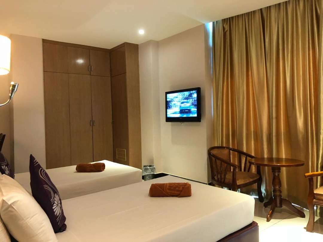 מירי The Room Hotel מראה חיצוני תמונה