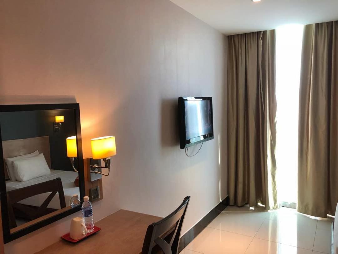 מירי The Room Hotel חדר תמונה