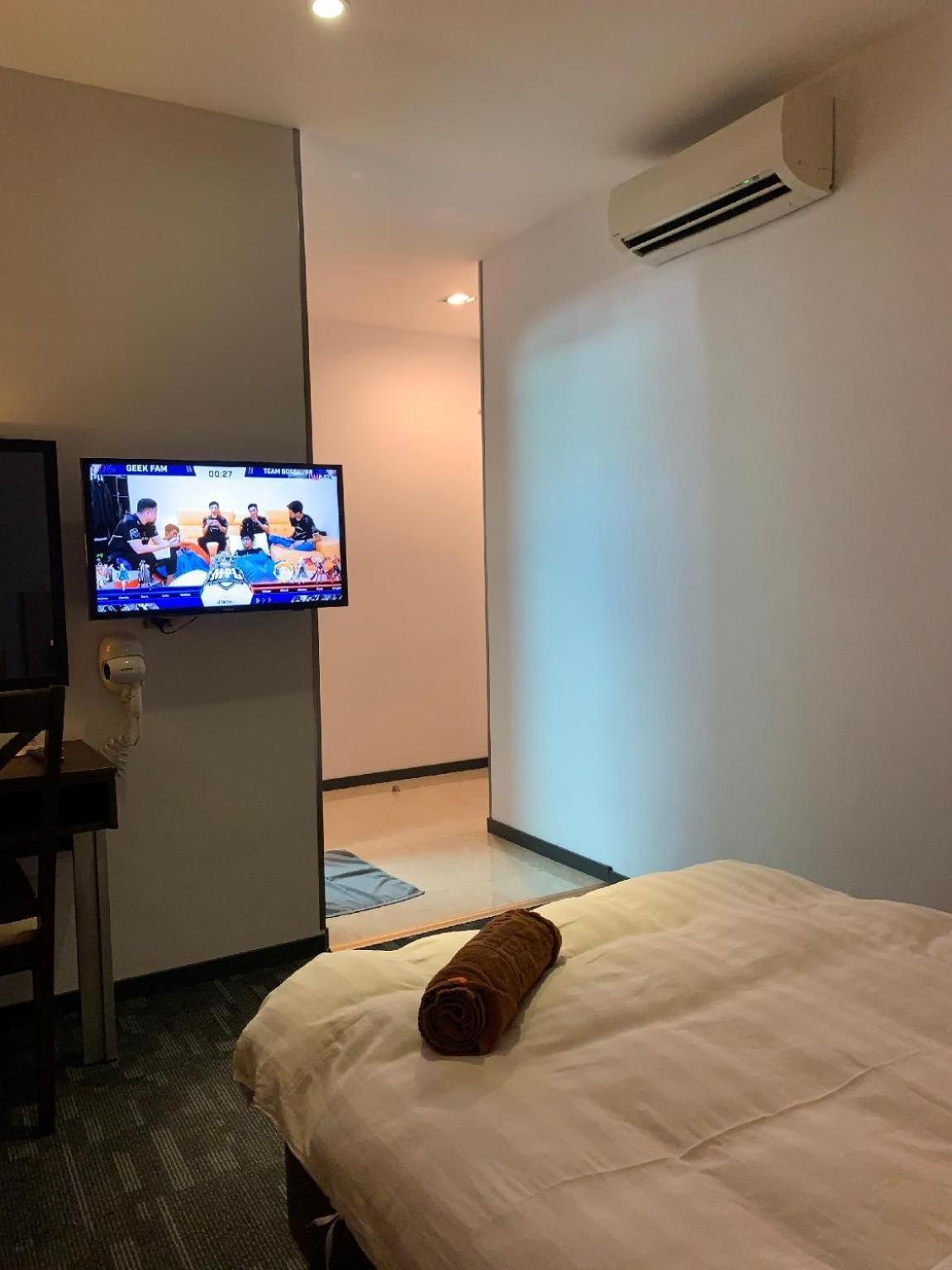 מירי The Room Hotel חדר תמונה