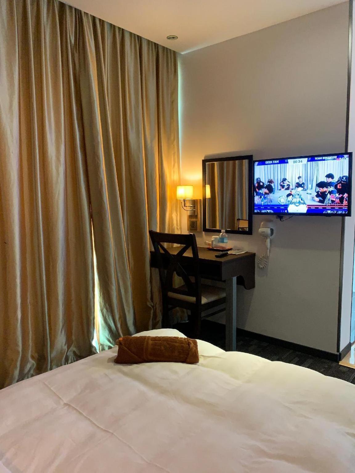 מירי The Room Hotel חדר תמונה